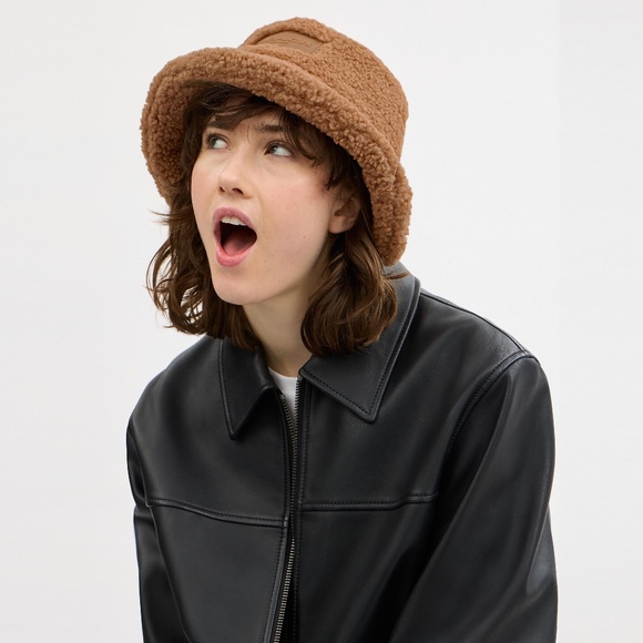 New Coach Tan Sherpa Bucket Hat - Picture 1 of 2